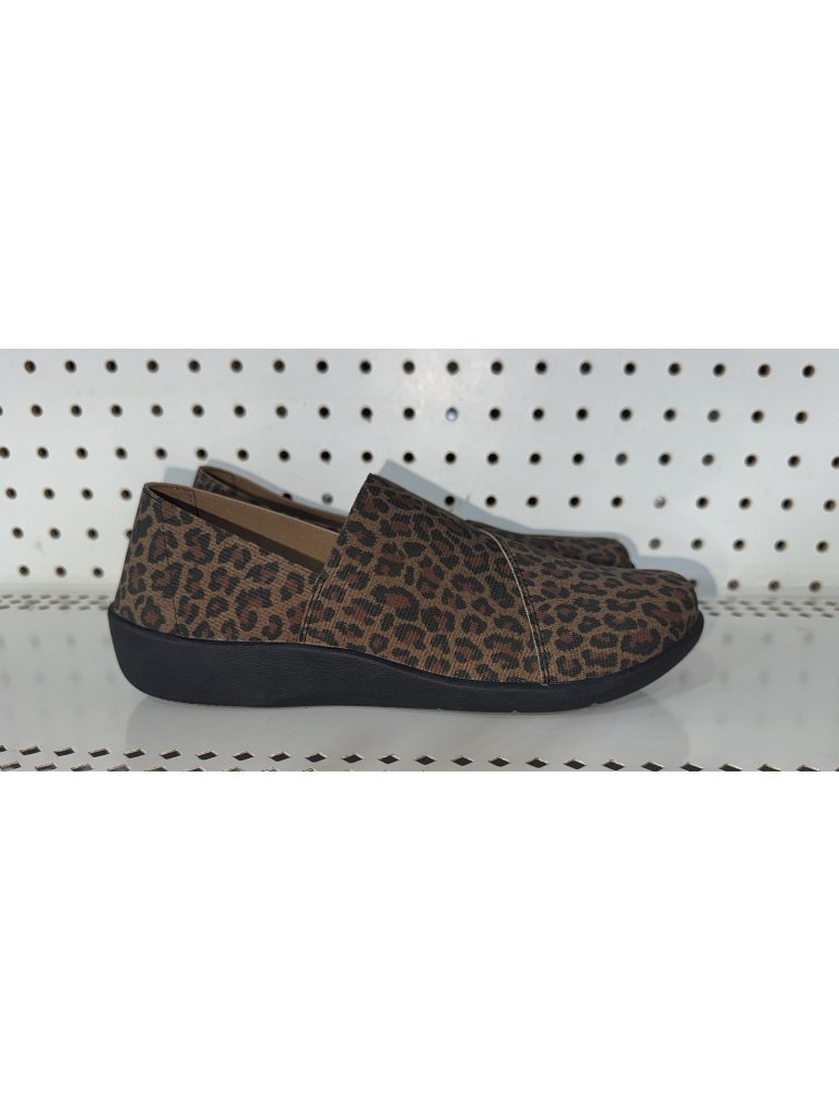 Clarks Cloudsteppers Sillian Firn Womens Slip On Loafers Size 6.5 Leopard Print